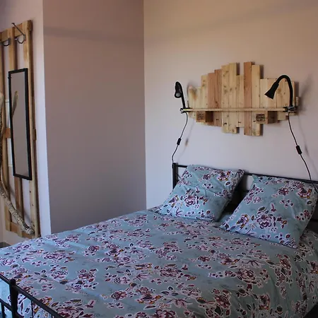 La Petite Maison Dans La Pature Vaudricourt (Somme)